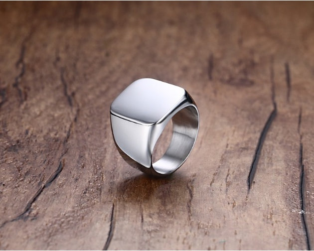 Jinshengfeng Triple-Tone Fashion Ring – Bold Personality Design