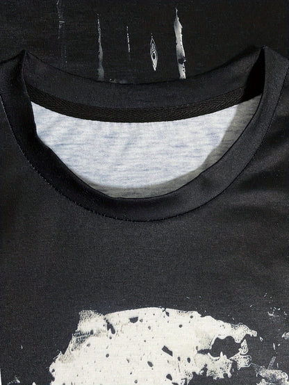 Featuring A 3D Digital Shattered Skull Pattern And A Round Neck Short Sleeved T-shirt
